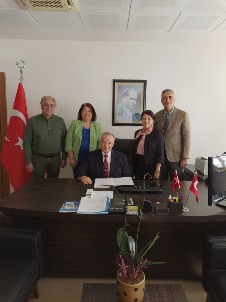 T&uuml;ba Şeref &Uuml;yesi ve Hacettepe &Uuml;niversitesi &Ouml;ğretim &Uuml;yesi Prof. Dr. Emin Kansu Hocamızı Fak&uuml;ltemizde Misafir Ettik detayı için tıklayınız