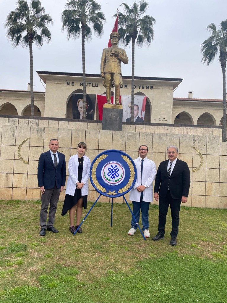 14 Mart Tıp Bayramı Kapsamında &Ccedil;elenk Sunma T&ouml;reni Ger&ccedil;ekleştirildi detayı için tıklayınız