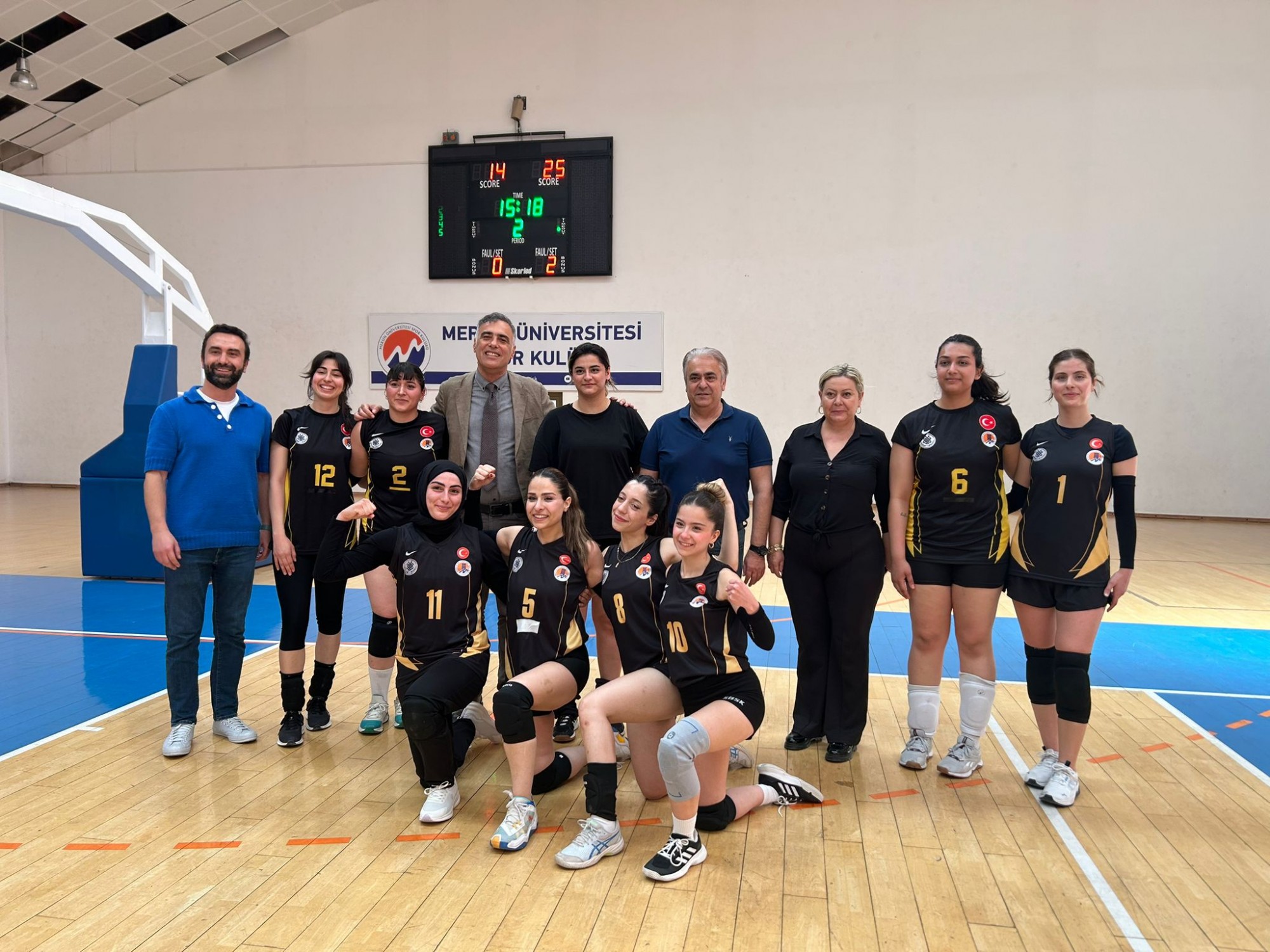 Mersin &Uuml;niversitesi Tıp Fak&uuml;ltesi Kız Voleybol Takımı Yarı Finalde detayı için tıklayınız