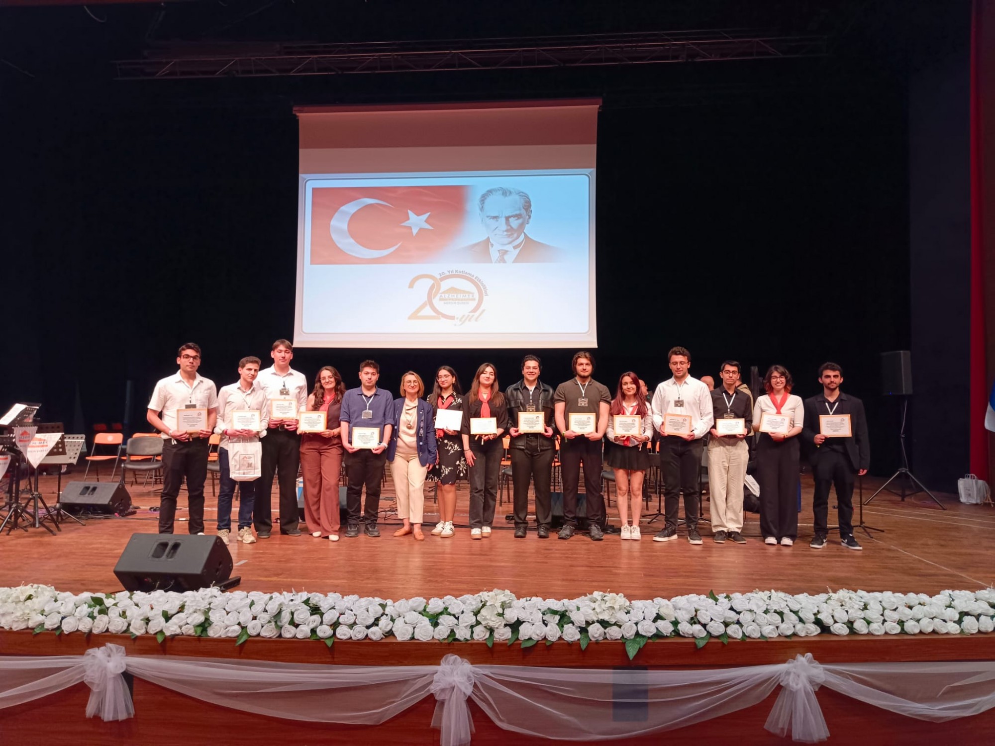 M&Uuml;TBAT&rsquo;tan Anlamlı Etkinlik: T&uuml;rk Halk M&uuml;ziği Konseri Yoğun İlgi G&ouml;rd&uuml; detayı için tıklayınız